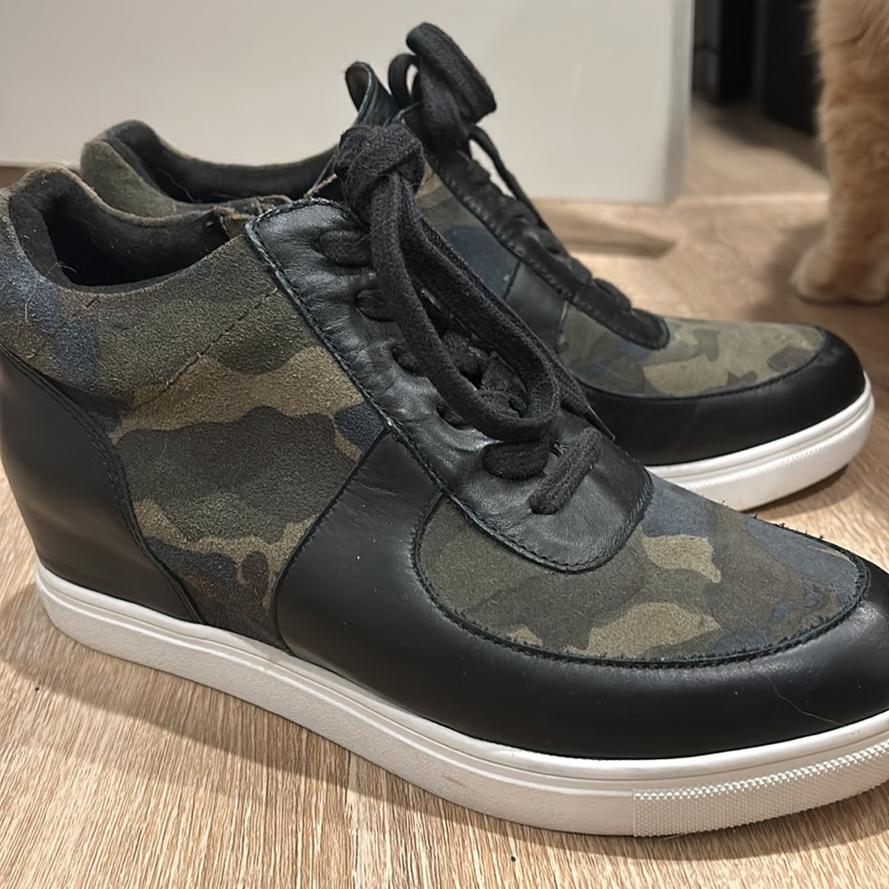 Blondo Waterproof Camo & Leather Sneakers - Picture 11 of 11